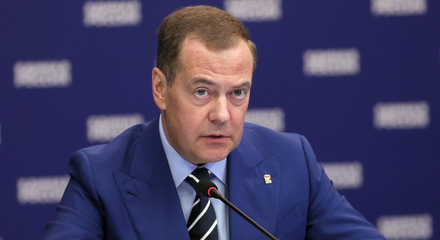 Медведев: Зеленски може да се прецака, самоубивайки се страхливо