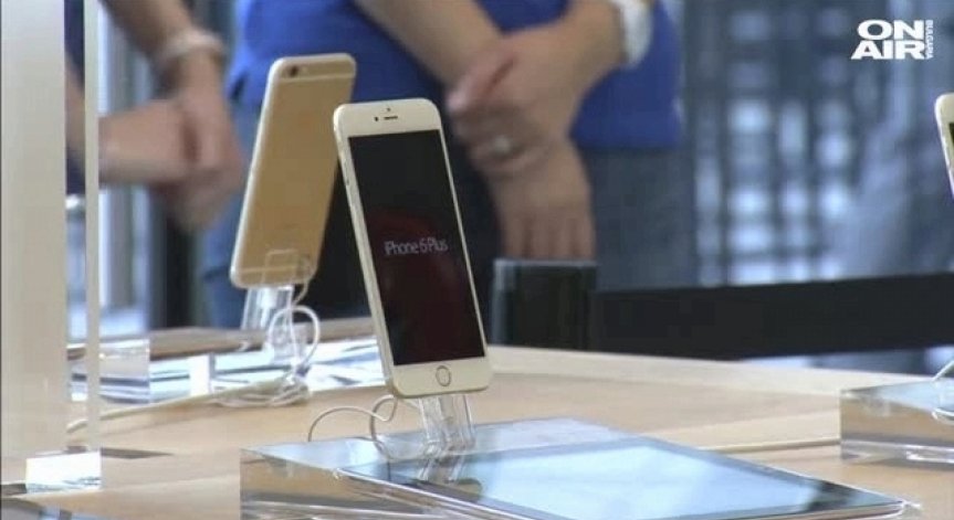 Как Apple скри спада в продажбите на iPhone