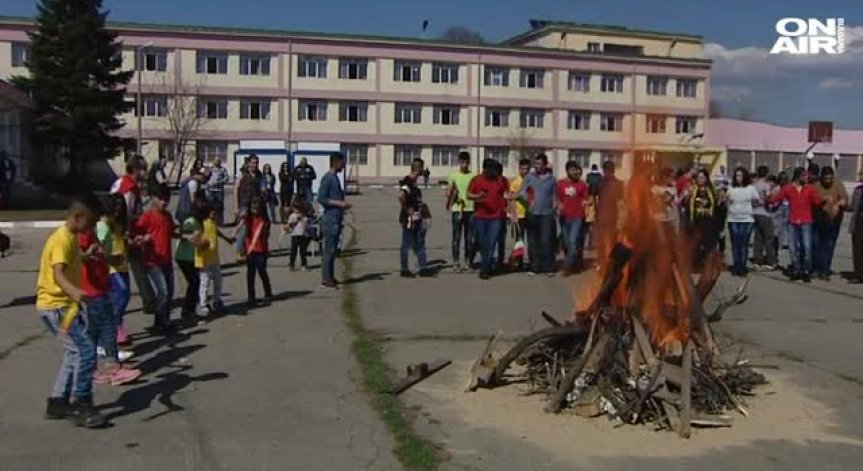 Десетки бежанци посрещнаха кюрдската Нова година във 