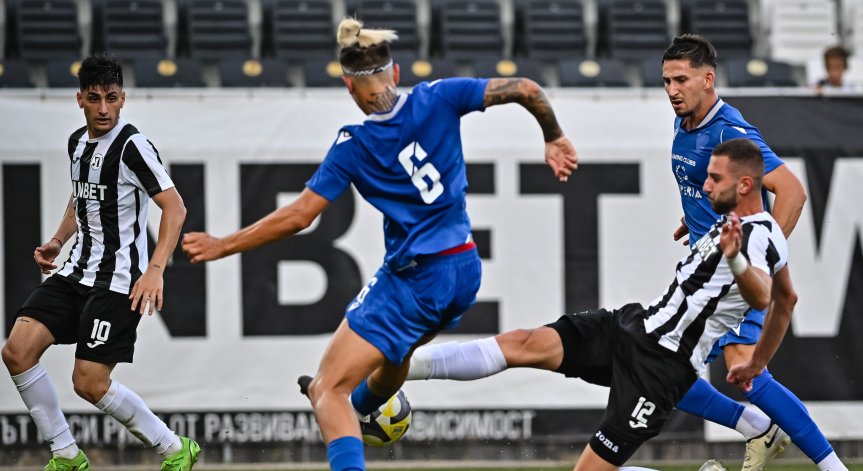 Остра позиция от феновете на Локомотив Пловдив.