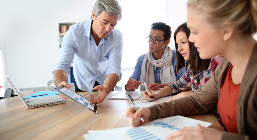 За студенти: Безплатна магистратура по Финанси във ВУЗФ, стаж и работа в Bloomberg TV Bulgaria