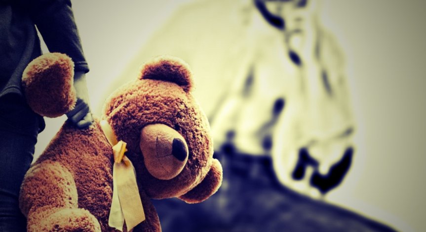 Изнудват все повече тийнейджъри с голи снимки, някои стигат до самоубийство