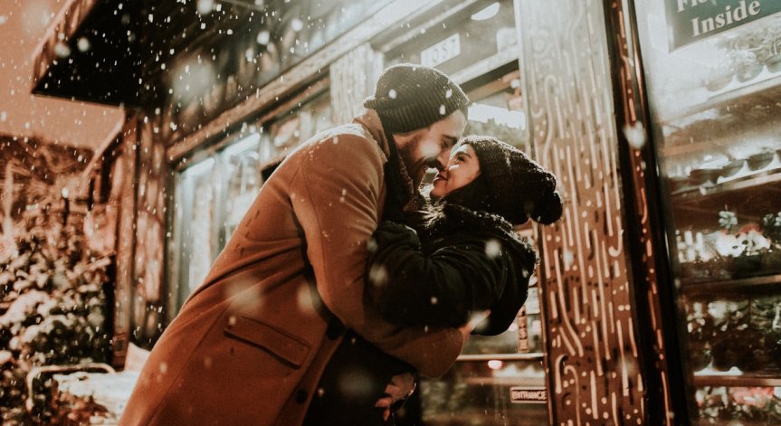 Любовен хороскоп 20-26 ноември: При някои зодиите се засилва желанието за интимност