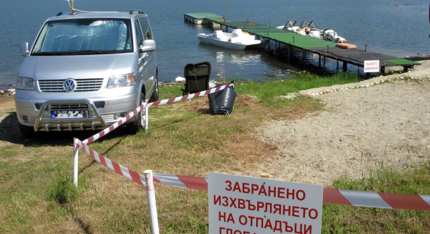 Започва проверка за незаконно строителство и замърсяване на язовир 