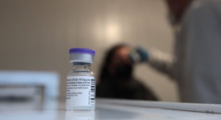 В Пловдив вече ваксинират ученици, но интересът е слаб