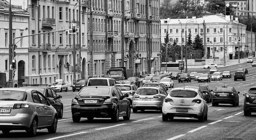 Абсурдно: Забраниха черните автомобили в Туркменистан