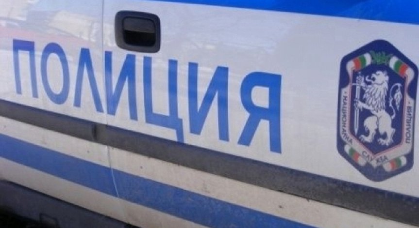 Бургазлия хвърли 4 бона от балкона, за да помогне на роднина