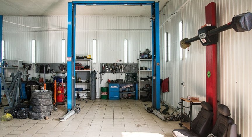 Изгорели са също множество инструменти и подемниците на обекта.