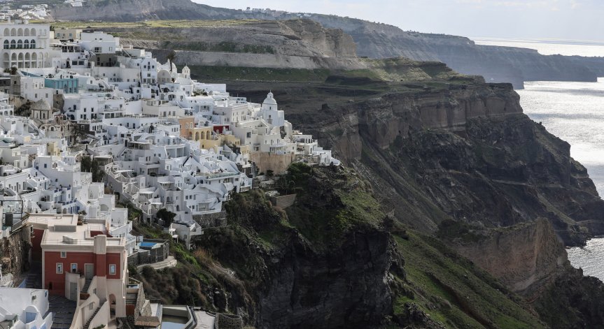 Земетресенията в Санторини може да продължат с месеци.