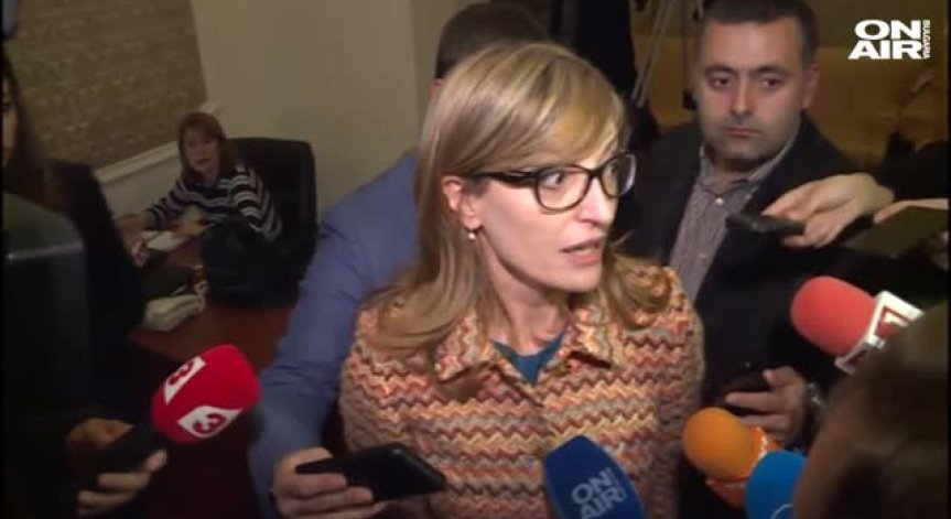Външният министър Захариева отива в Македония на фестивал