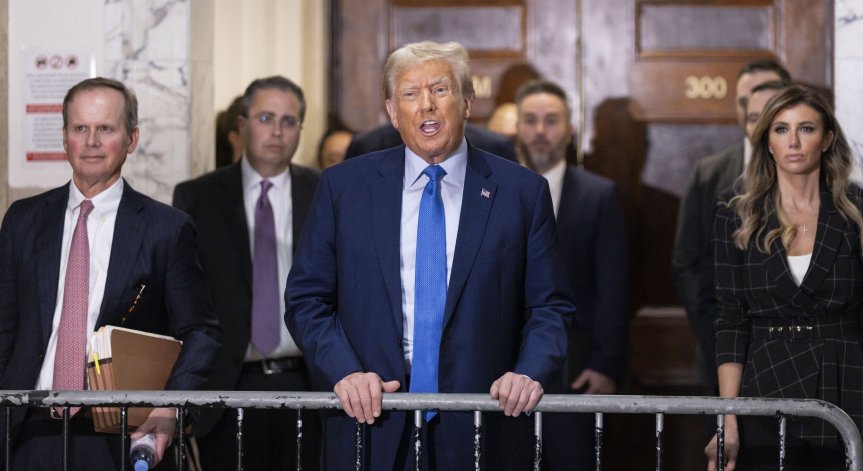 Доналд Тръмп застана пред съда в Ню Йорк по делото за измама за $250 млн.