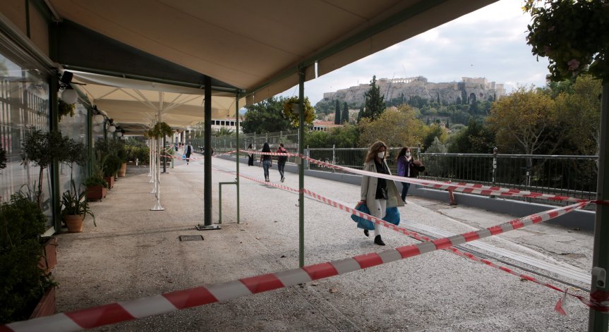 Година затвор за учителка в Гърция, отказала да сложи маска в час