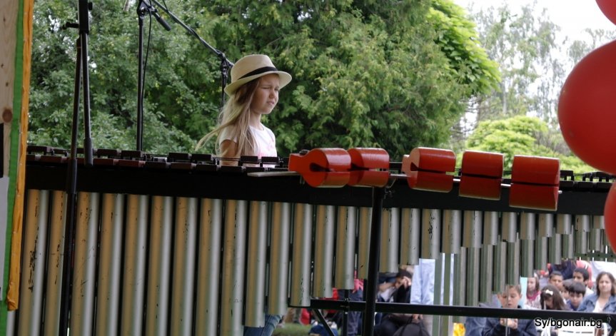 Деца забавляваха деца на Първия международен Kids Fest в Ню Бояна