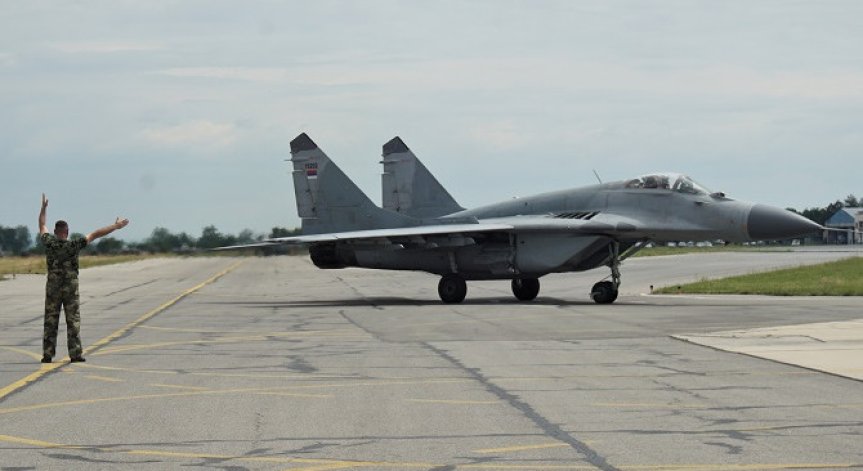 Изтребител МиГ-29 падна край Шабла, провежда се спасителна операция