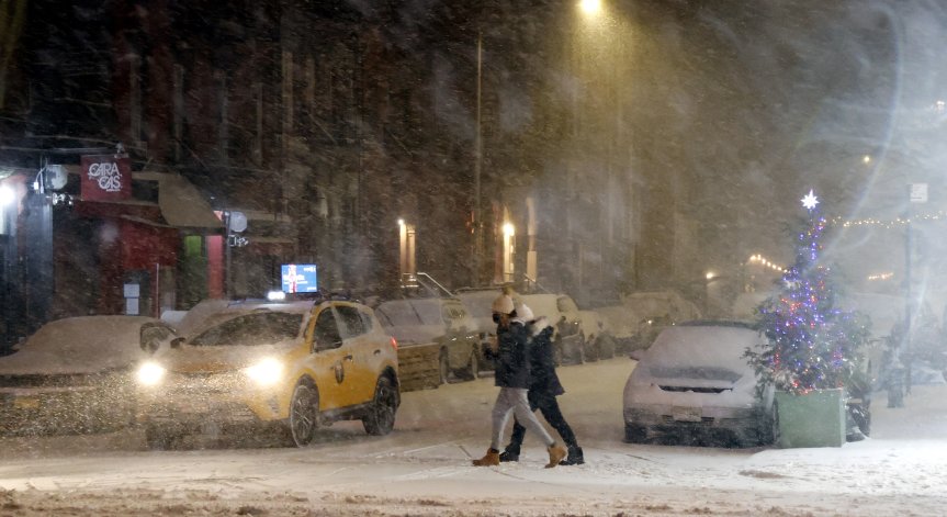 Мощна снежна буря връхлетя части от САЩ