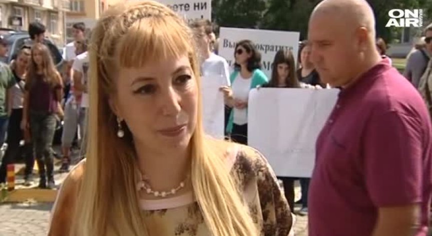 Драмите в СМГ продължават с контрапротест в защита на директора