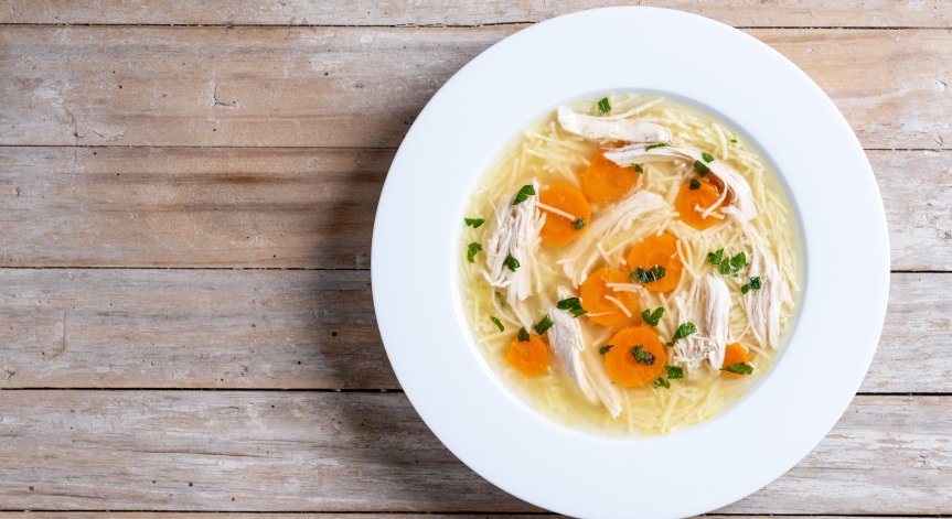 Диетична пилешка супа с моркови и зелен фасул