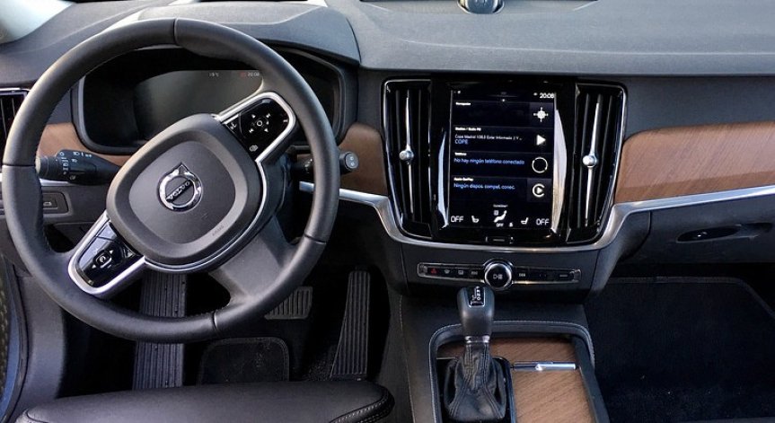 Volvo с нова идея - слага дисплей на тавана