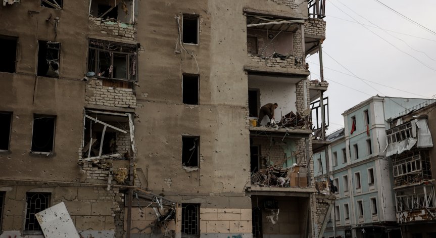 Мащабна руска атака с дронове в Киев, най-малко трима са убити