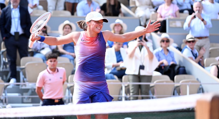 Ига Швьонтен е първият финалист на 