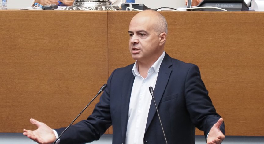 Георги Свиленски: Денков и Габриел да отидат при хората, да не стоят на топло