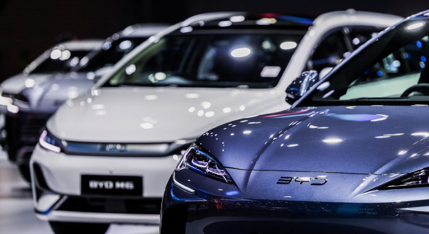 BYD прогнозира, че през тази година ще продаде между 5 и 6 милиона автомобила. 