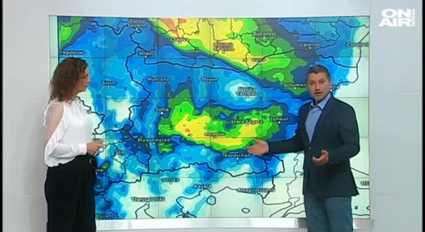 Жълт код за интензивни валежи и бури в 10 области у нас