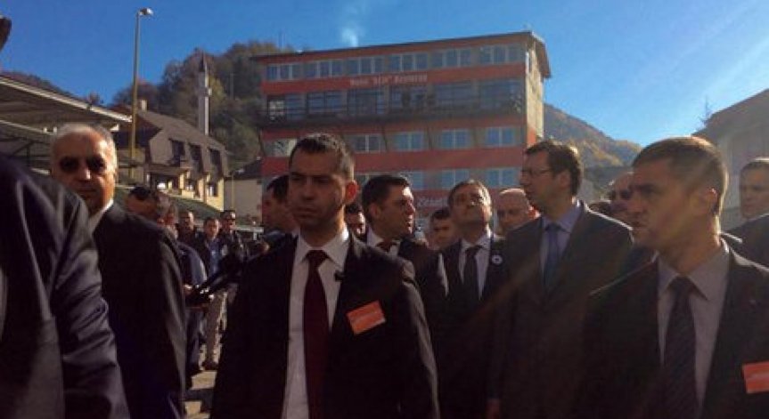 Вучич се върна в Сребреница