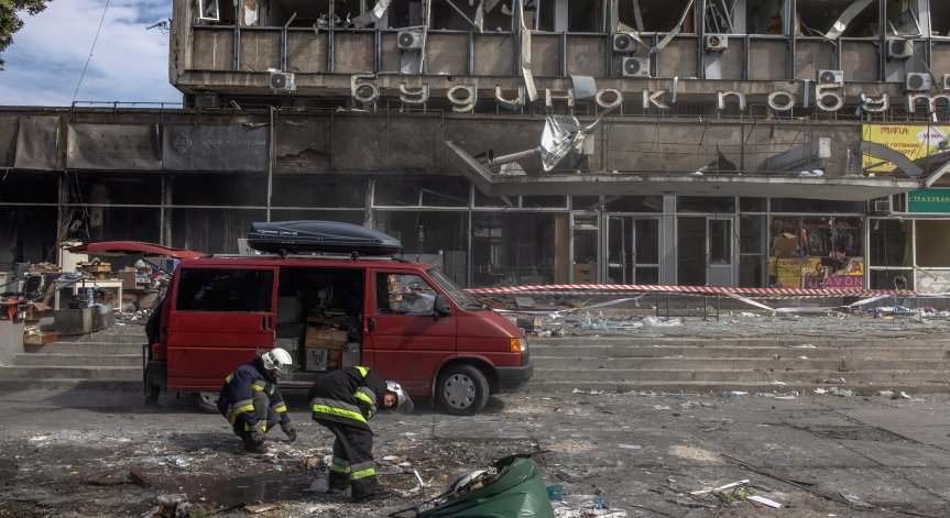 Обстрел в Славянск, най-малко един човек е загинал, поразиха и университети