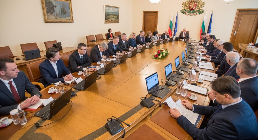 Министрите ще имат много работа днес.