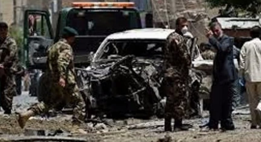 Поне 17 души загинаха при самоубийствен атентат с кола бомба