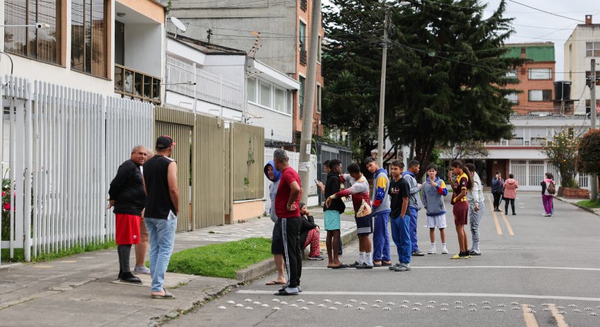 Трусът е усетен силно.