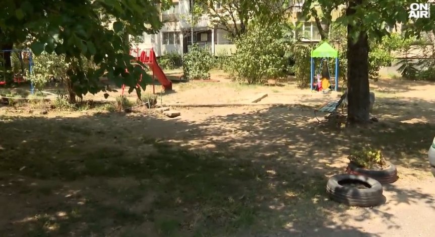 Искат задържане под стража на пияния мъж, врязал се с кола в детска площадка