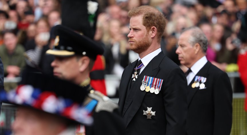 Роклята на Кардашиян, погребението на Елизабет II - скандалите, които белязаха 2022 година