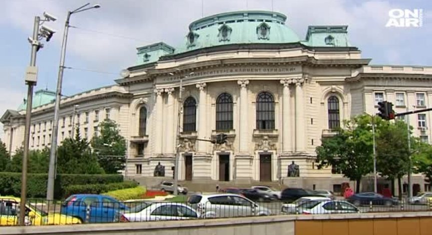 Бъдещи химици, физици и дизайнери мерят сили с изпити в СУ