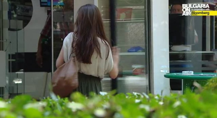 Щедър хладилник дарява безплатна храна на нуждаещи се