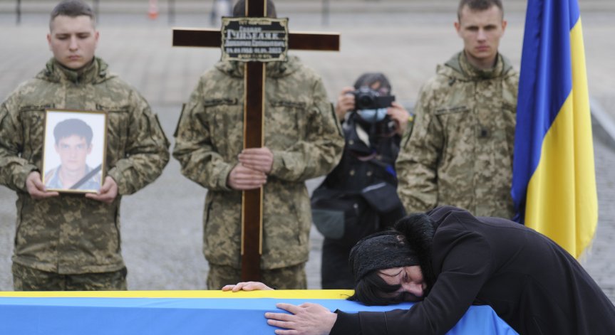 Украинки: Войниците нахлуха с картечници, убиха мъжете ни, след това ни изнасилиха