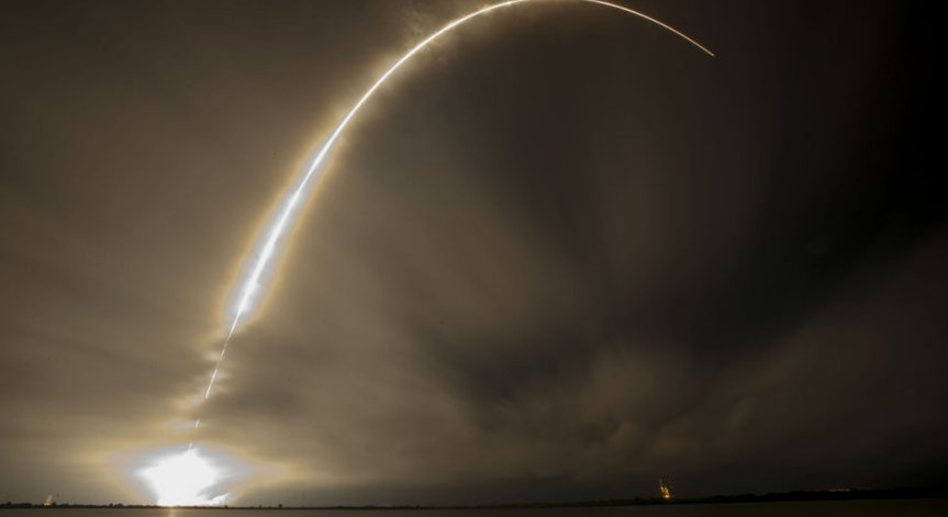 NASA трябва да обяви коя частна компания избира в края на септември