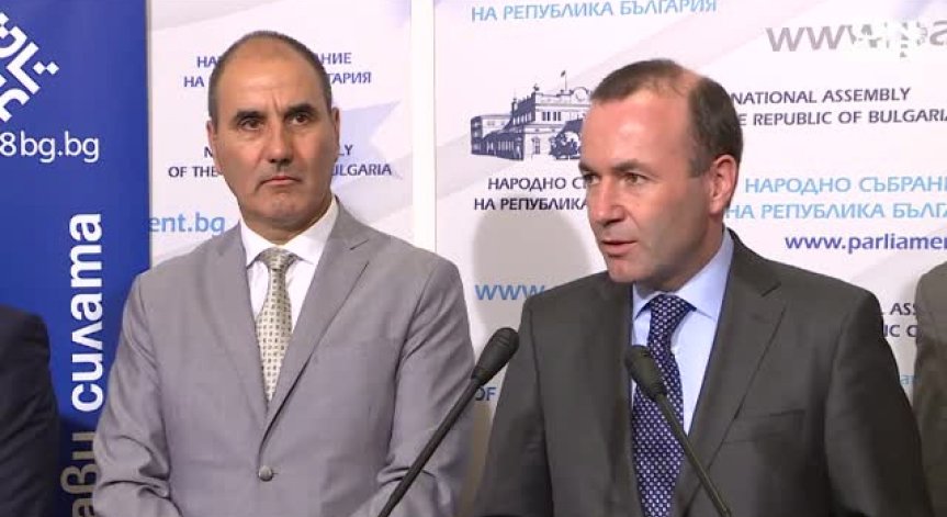 Протестът на превозвачите нажежи страстите в парламента