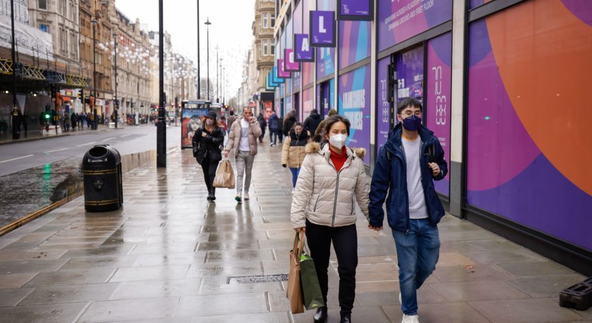 Великобритания дава 105 млн. паунда на уязвими страни в борбата срещу Омикрон