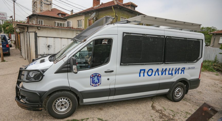Потрес във Врачанско: Син 10 месеца крие трупа на майка си, за да тегли пенсията ѝ