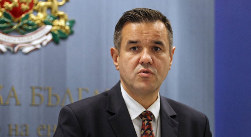 Стоянов към Нинова: За пореден път казвате неистини, не злоупотребявайте с трибуната на НС