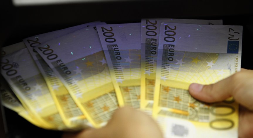 Размерът ѝ ще се повиши с 12,6%.