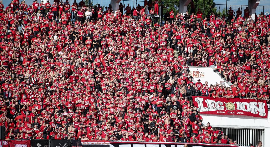 На феновете на ЦСКА им писна от провалите на терена.