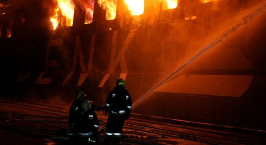 Русия удари с дрон край Одеса - гори кораб с цивилни (+СНИМКИ)