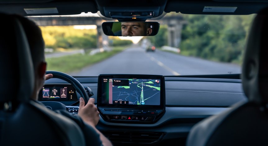 Tesla от години предлага система за автопилот.