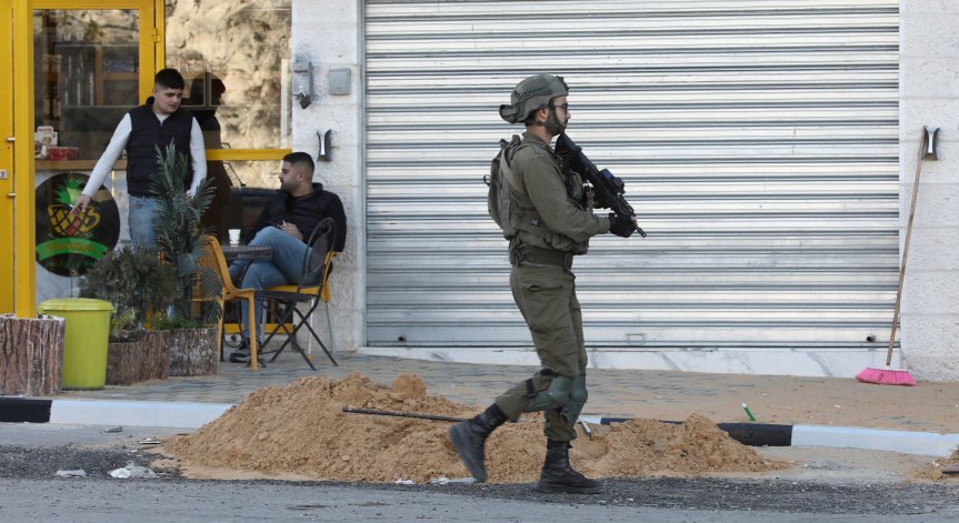 Израелските сили застреляха 13-годишно палестинче на Западния бряг