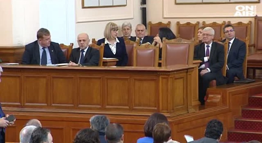 Дебатът по вота на недоверие предизвика 5-часови обвинения