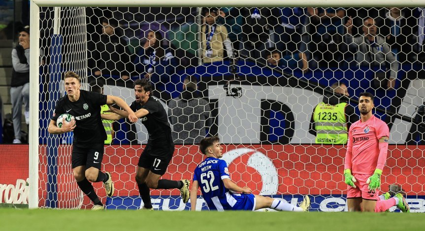 Драматично 2:2 между 