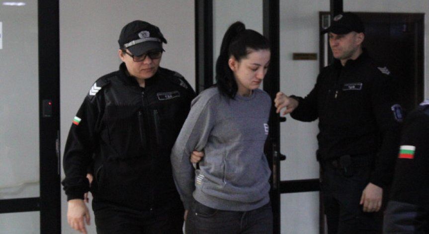 Съдът реши дали да пусне полицайката Лулеова, хваната с канабис, да гледа детето си